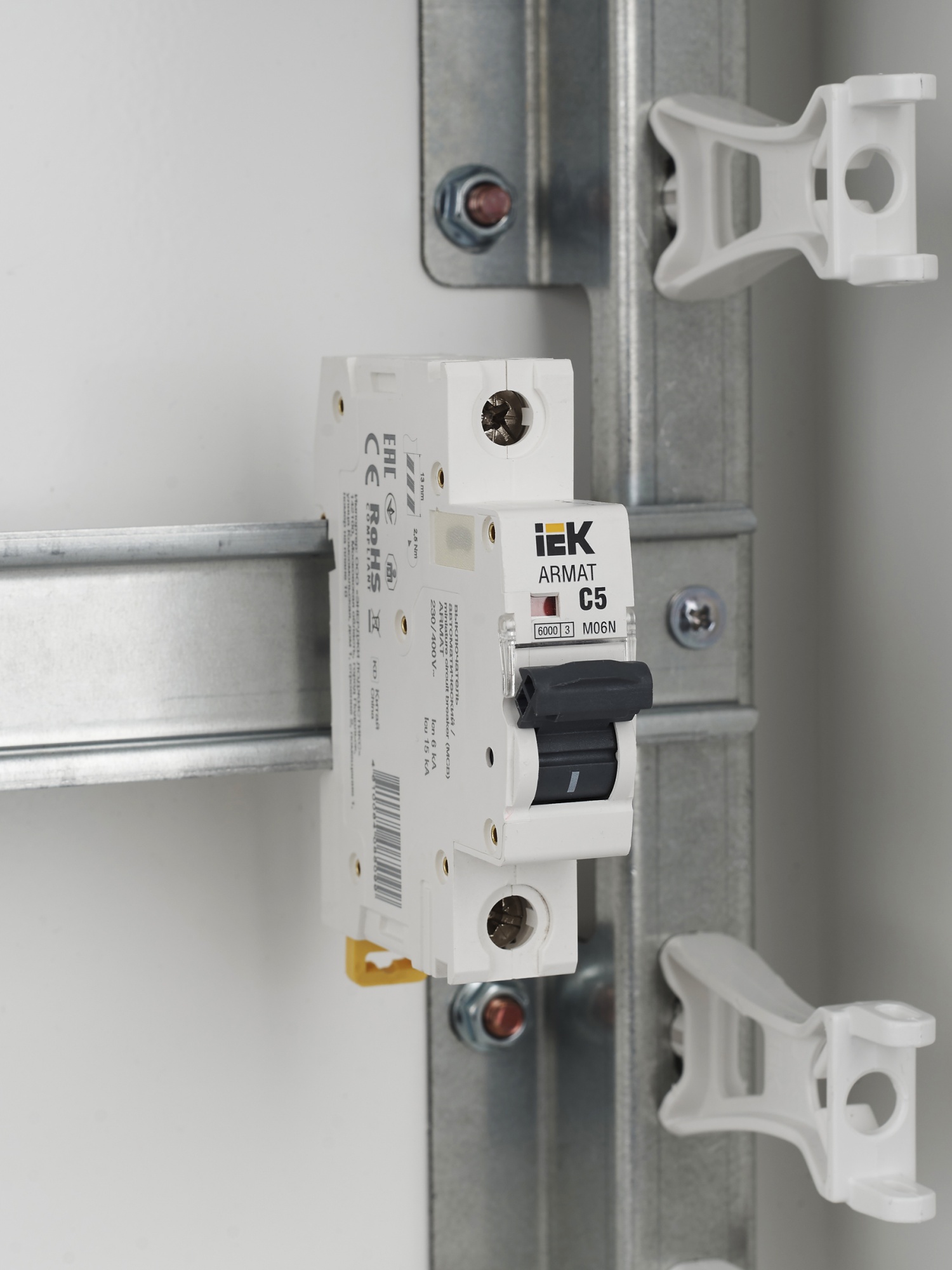 ARMAT Автоматический выключатель M06N 1P C 5А IEK