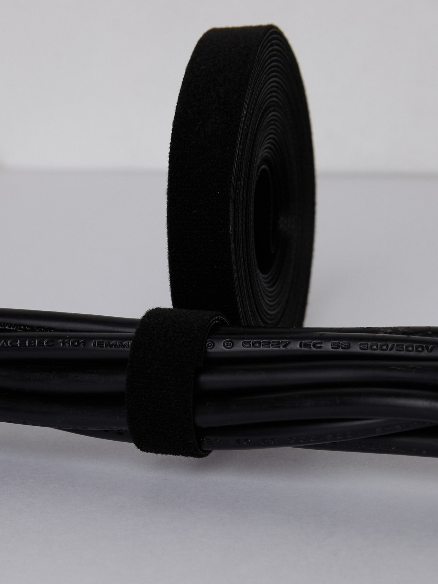 Хомут-липучка ХКл 16мм черный (5м/ролл) IEK