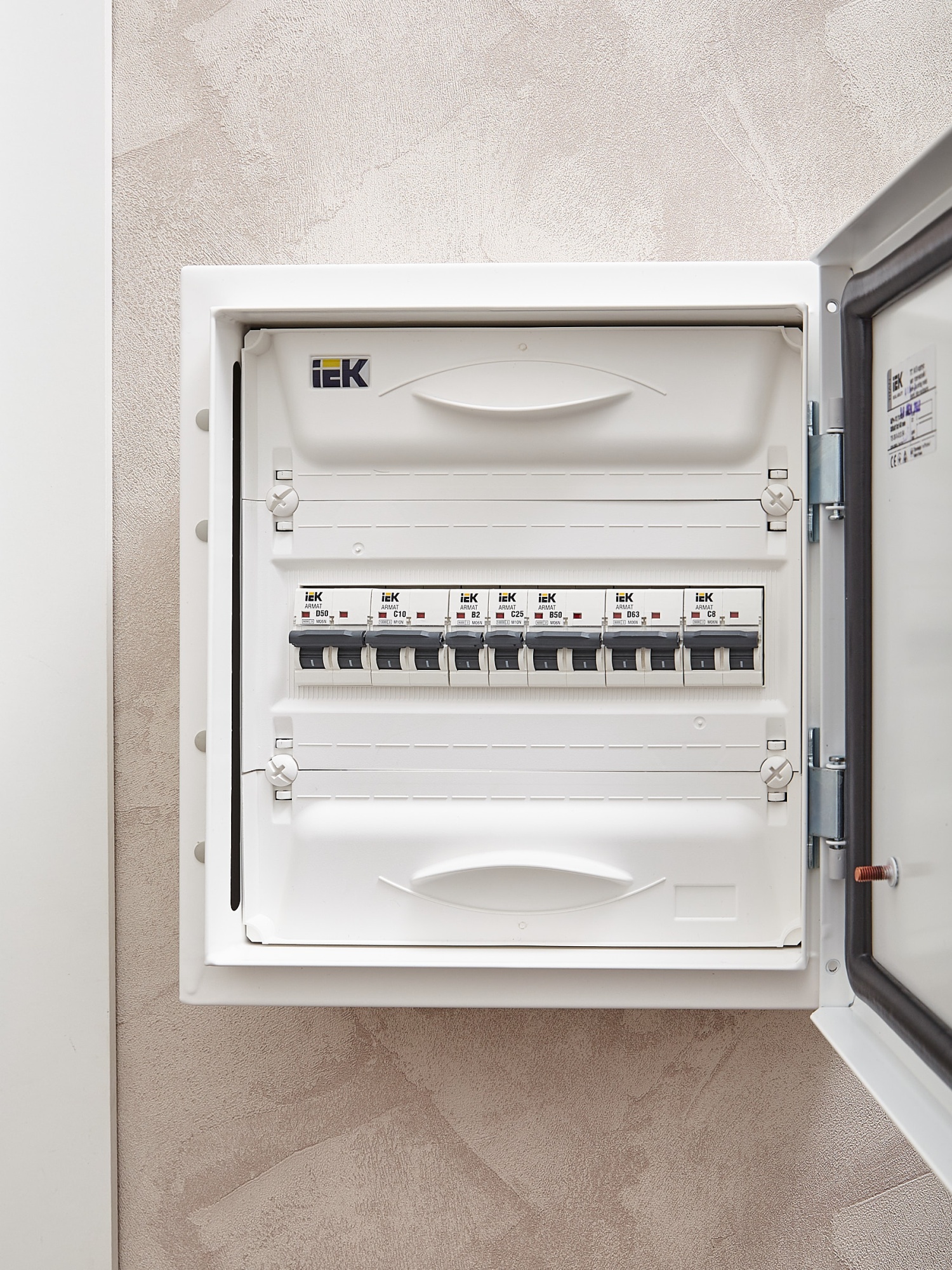 ARMAT Автоматический выключатель M06N 1P B 2А IEK