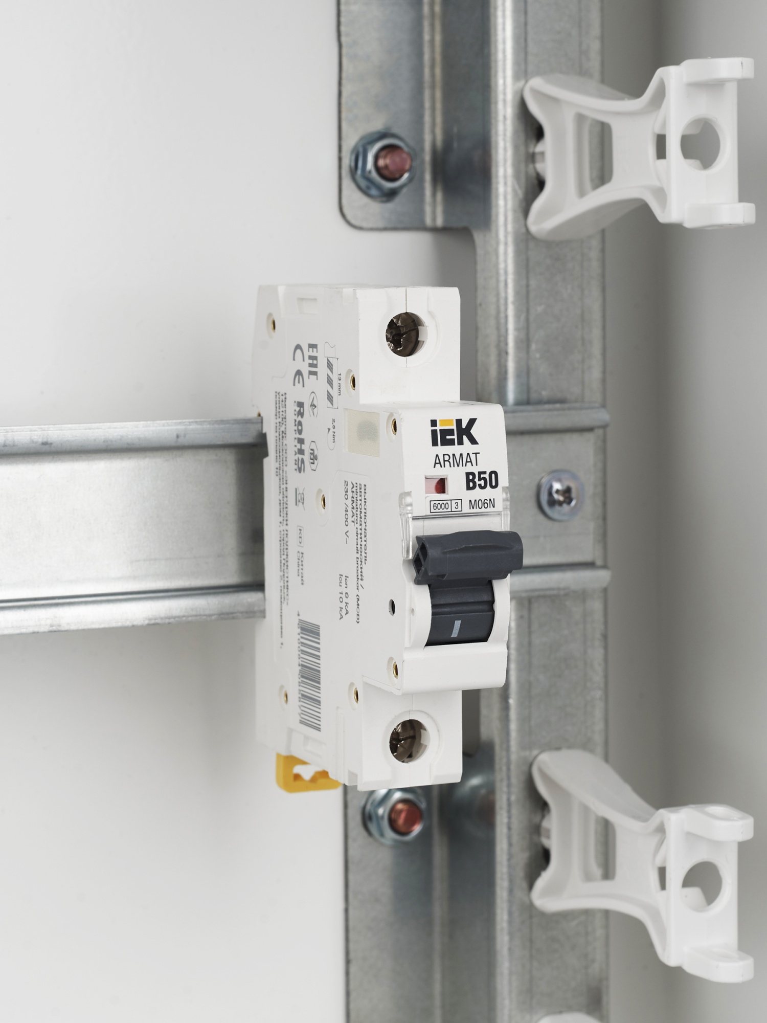 ARMAT Автоматический выключатель M06N 1P B 50А IEK